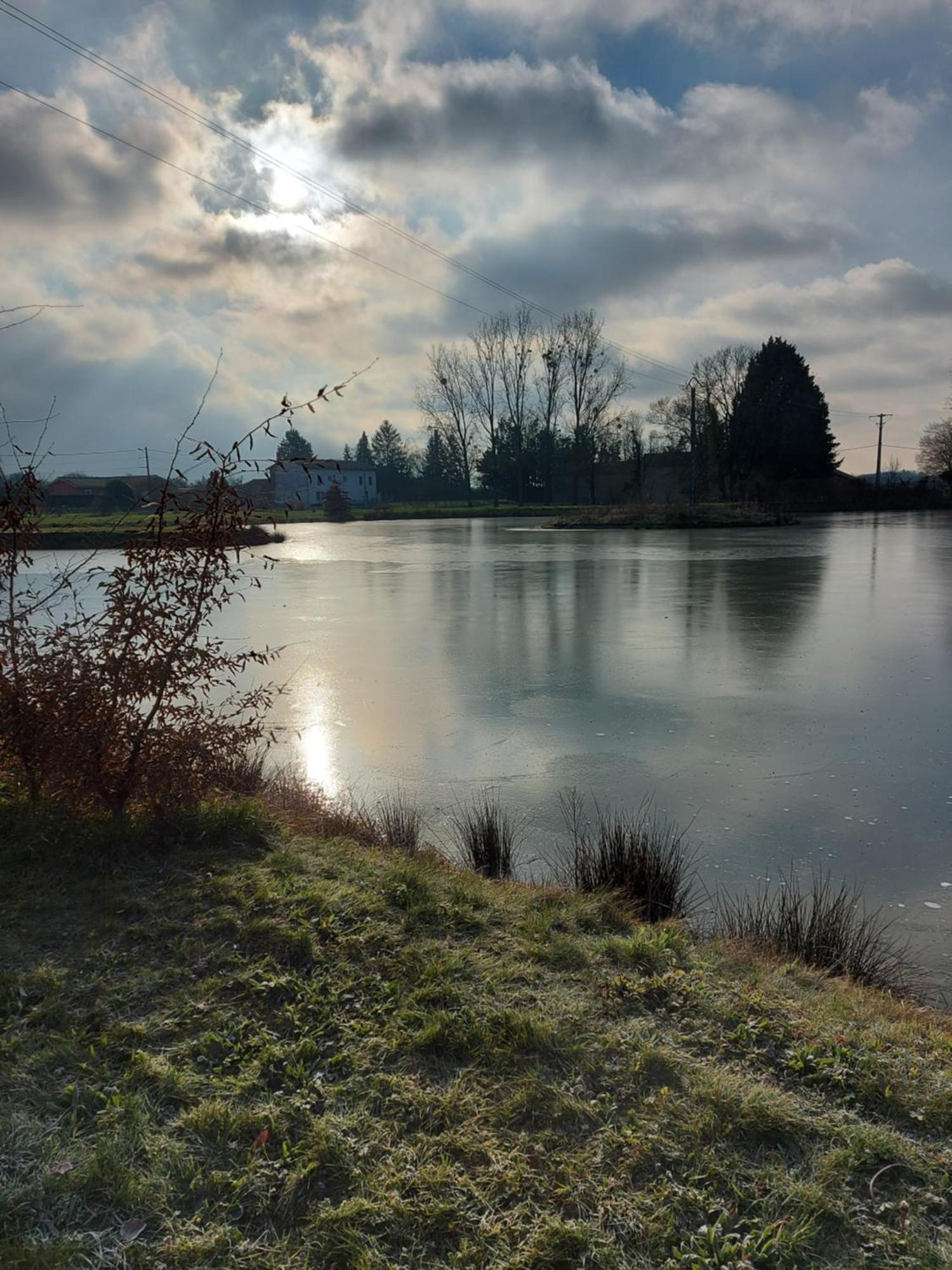 Hotel Le Moulin De L'Etang Chaneins Exteriér fotografie